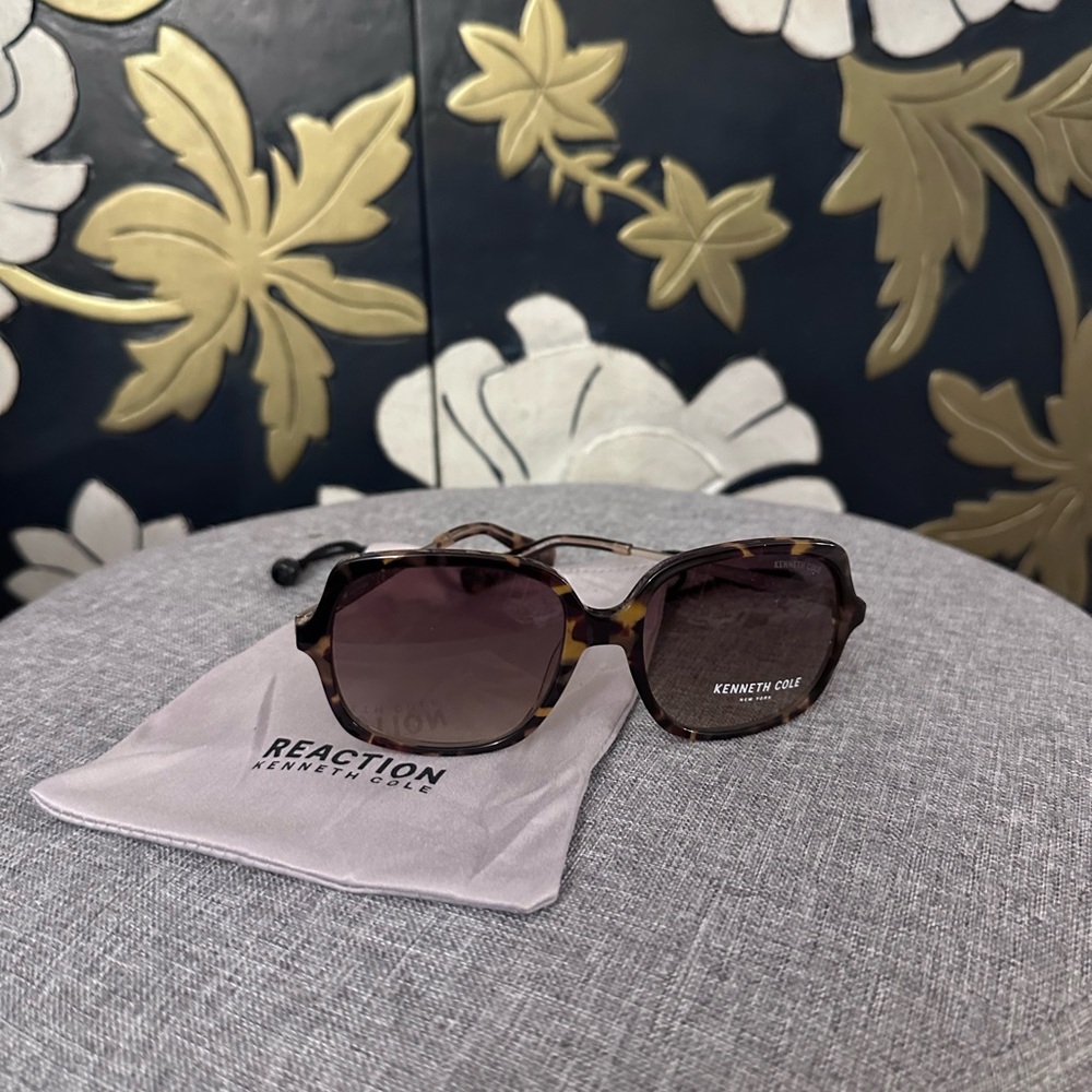 Kenneth Cole Tortoise Shell Sunglasses - Picture 7 of 8